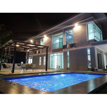 12 Pax Private Pool...